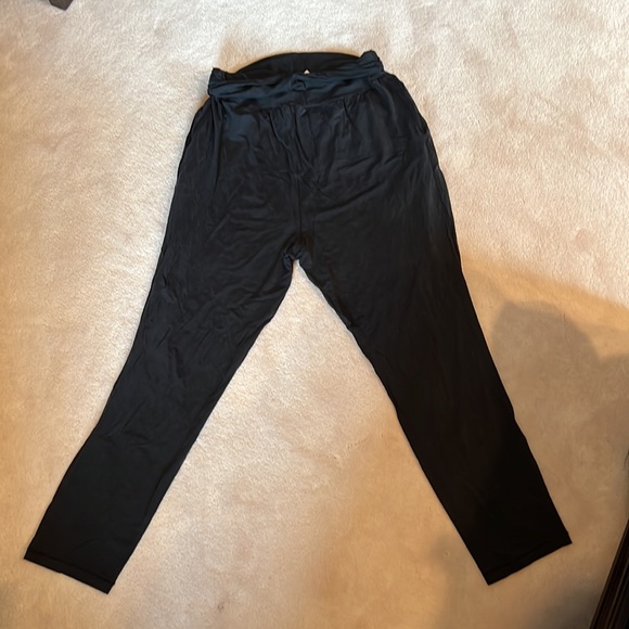 Lululemon Pants - Picture 2 of 4